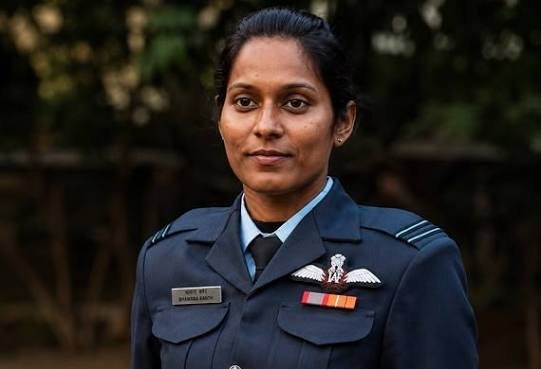 स्क्वाड्रन लीडर भावना कंठ बनल्या भारतीय वायुसेनेच्या (Indian Air Force - IAF) पहिल्या महिला लढाऊ विमान युद्ध-संचालक (Fighter Combat Leader)