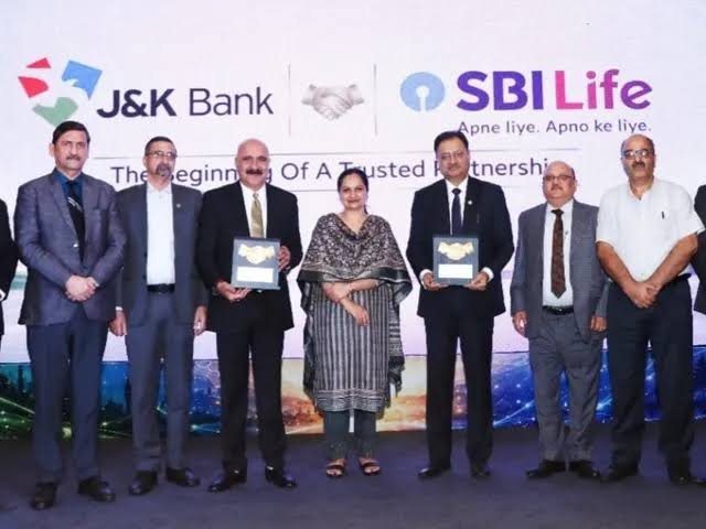 संपूर्ण भारतात विमा सेवा उपलब्ध करून देण्यासाठी SBI Life ची J&K बँकेसोबत भागीदारी