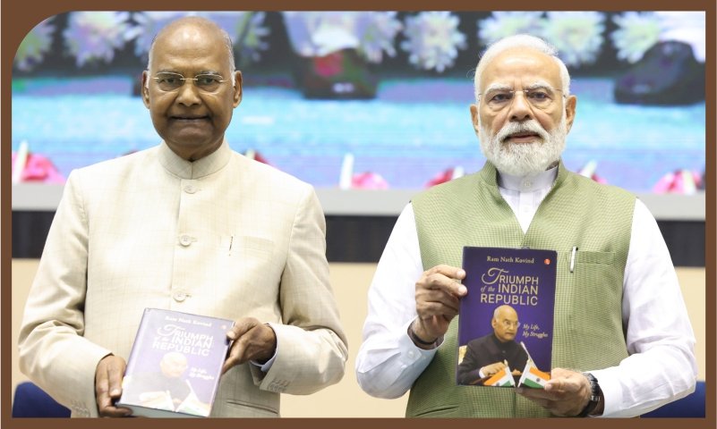 पंतप्रधान नरेंद्र मोदी यांच्या हस्ते रामनाथ कोविंद यांच्या 'ट्रायम्फ ऑफ द इंडियन रिपब्लिक' या आत्मचरित्राचे प्रकाशन