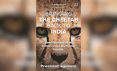 प्रशांत अग्रवाल यांनी लिहिलेल्या 'ब्रिंगिंग द चीता बॅक टू इंडिया(Bringing the Cheetah Back to India)' पुस्तकाचे प्रकाशन 