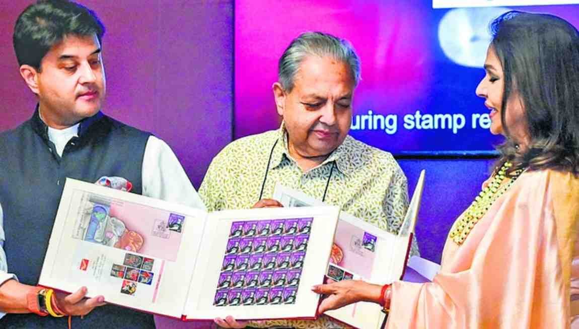 टपाल विभागामार्फत पद्मविभूषण सतीश गुजराल यांच्या जन्मशताब्दीनिमित्त स्मारक टपाल तिकीट जारी