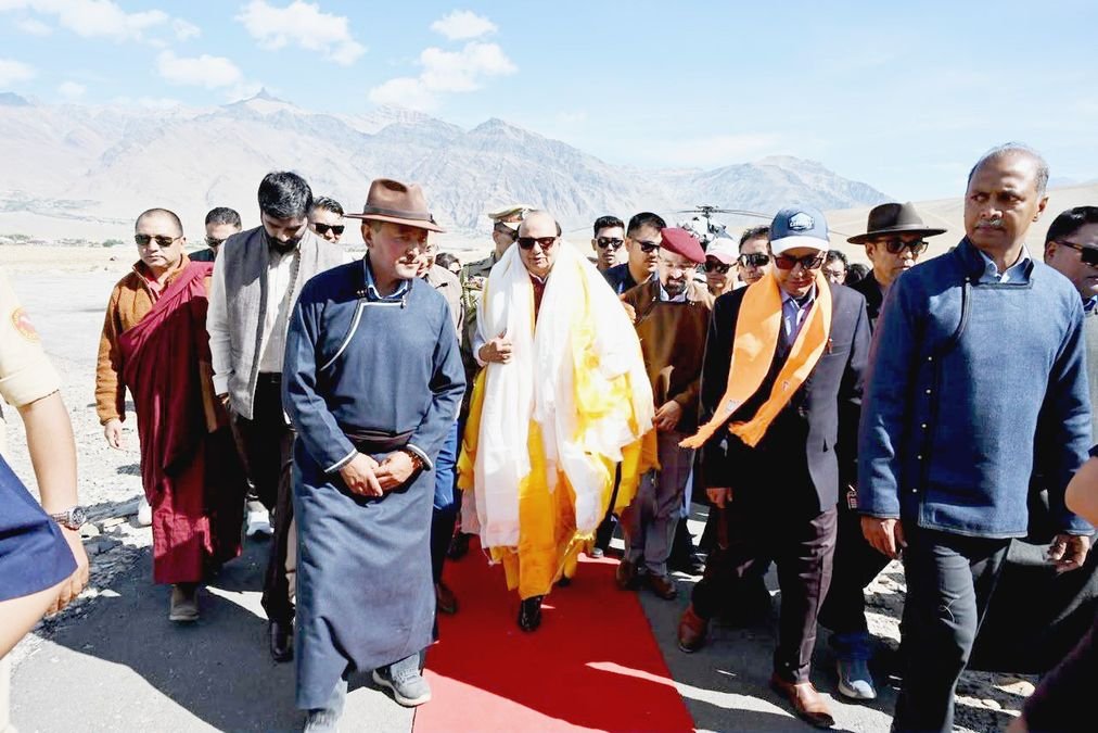 लडाखचे नायब राज्यपाल विनय कुमार सक्सेना यांनी 'झंस्कार महोत्सव २०२६' दरम्यान कुमिकला पहिले 'वारसा गाव' म्हणून घोषित