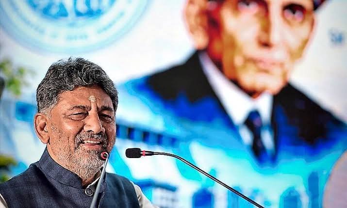 कर्नाटकमार्फत १५ सप्टेंबरला 'अभियंता दिन' म्हणून घोषित करत 'Er.' हे व्यावसायिक संबोधन वापरण्यास परवानगी