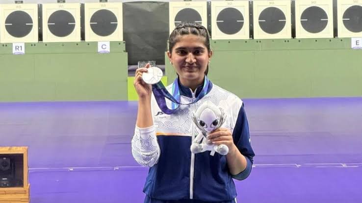 आशियाई खेळ २०२६ मध्ये महिलांच्या २५ मीटर पिस्तूल प्रकारात ईशा सिंगने जिंकले रौप्य पदक