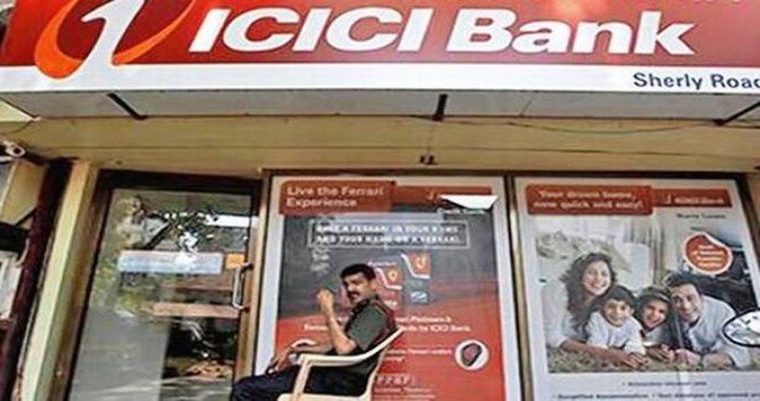 RBI ने ICICI बँकेवर ठोठावला ३ कोटी रुपयांचा दंड