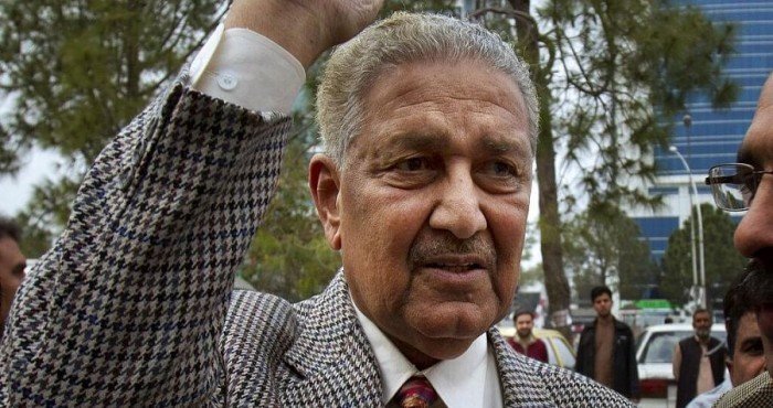 'पाकिस्तानच्या आण्विक बॉम्बचे जनक' ए. क्यू. खान काळाच्या पडद्याआड