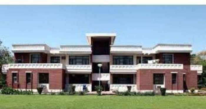 बाला कृष्ण मधुर याच्या ‘अ‍ॅट होम इन द युनिव्हर्स’ नावाच्या आत्मचरित्राचे प्रकाशन