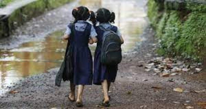राष्ट्रीय कुटुंब आणि आरोग्य सर्वेक्षणानुसार भारतात पुरुषांपेक्षा स्त्रियांची संख्या जास्त
