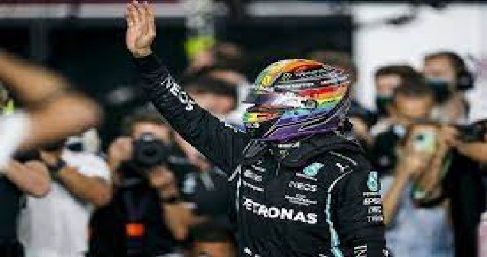 लुईस हॅमिल्टन बनला २०२१ 'F१ कतार ग्रँड प्रिक्सचा (F1 Qatar Grand Prix)' विजेता