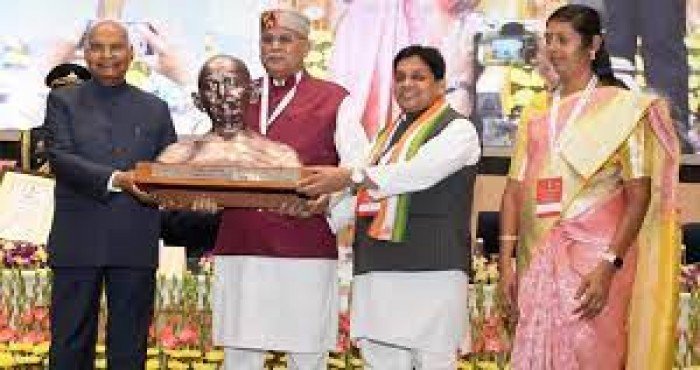 राष्ट्रपती रामनाथ कोविंद यांच्यामार्फत 'स्वच्छ सर्वेक्षण पुरस्कार' २०२१ प्रदान
