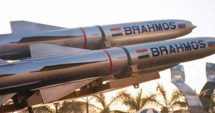स्वदेशी बूस्टरयुक्त ब्राह्मोस (BrahMos) क्षेपणास्त्राची यशस्वी उड्डाण चाचणी